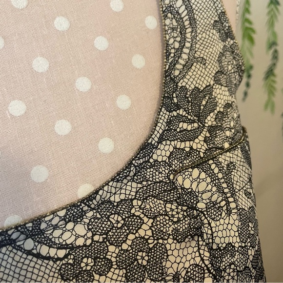 Size S Floral Collective Concepts Tank Top w/ Metal Detail on the edges B2 - Picture 2 of 6